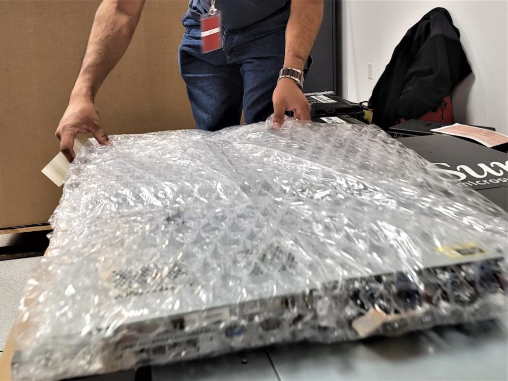 white-glove-packing-a-server-bubble-wrap - Guardian Data Guardian Data